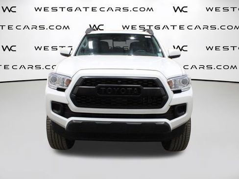 Used 2022 Toyota Tacoma SR image 4