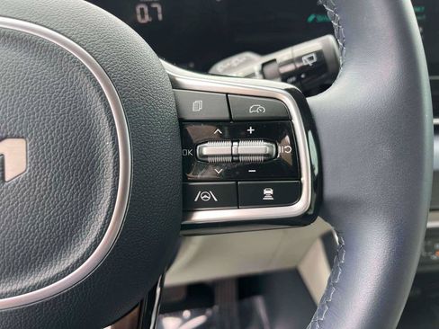 Used 2026 Kia Carnival EX FWD image 19