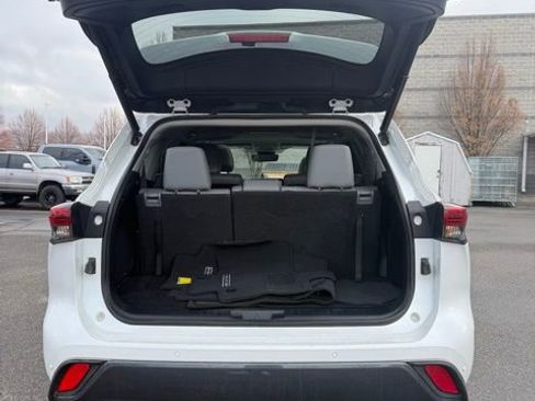 Used 2023 Toyota Highlander Limited image 10