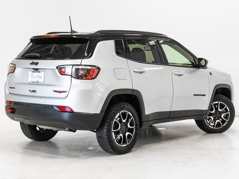 Certified 2025 Jeep Compass Trailhawk AWD/4WD image 33