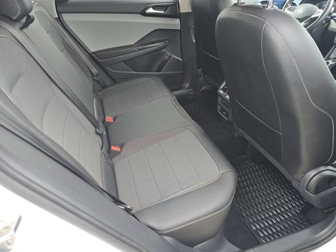 Used 2022 Volkswagen Taos SE image 17