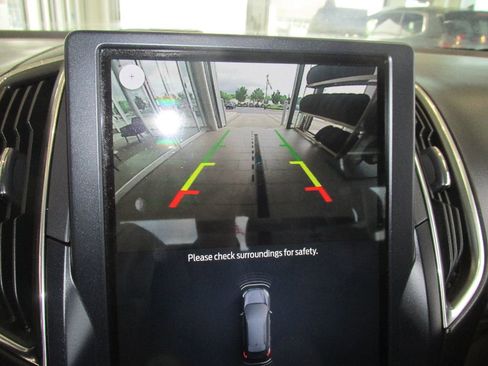 Used 2022 Ford Edge Titanium image 22