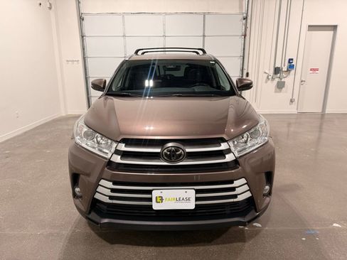 Used 2018 Toyota Highlander XLE image 2