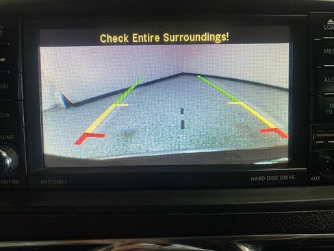 Used 2016 Chrysler Town & Country Touring image 24