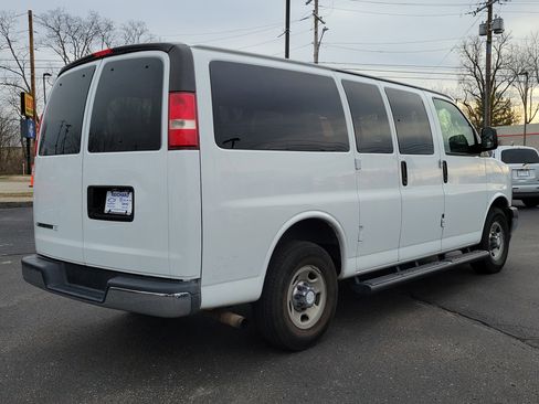 Used 2017 Chevrolet Express 2500 LT w/ LT Preferred Equipment Group image 4