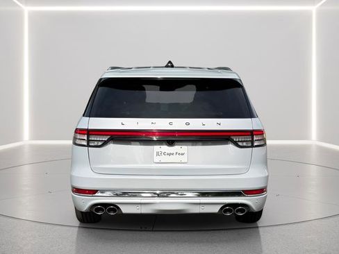 Used 2025 Lincoln Aviator Black Label AWD/4WD image 4