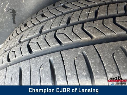 Used 2019 Chevrolet Trax LT w/ LT Convenience Package FWD image 29