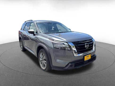 Used 2025 Nissan Pathfinder SV AWD/4WD image 1
