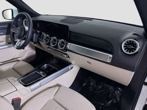 Used 2025 Mercedes-Benz GLB 250 image 27