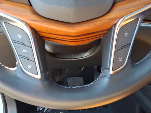 Certified 2023 Cadillac XT5 Premium Luxury AWD/4WD image 17