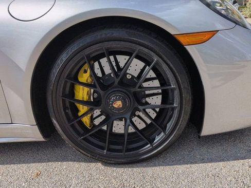 Used 2018 Porsche 911 Targa 4 GTS image 10
