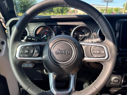 Used 2023 Jeep Wrangler Unlimited Sahara AWD/4WD image 15