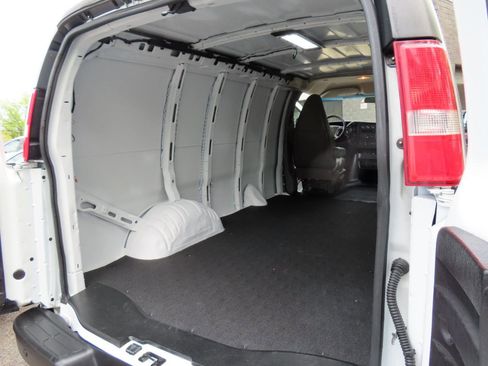 Used 2023 Chevrolet Express 3500 w/ Driver Convenience Package RWD image 5