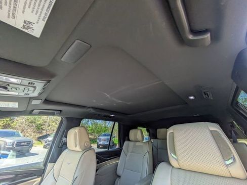 Used 2023 Cadillac Escalade Premium Luxury AWD/4WD image 28