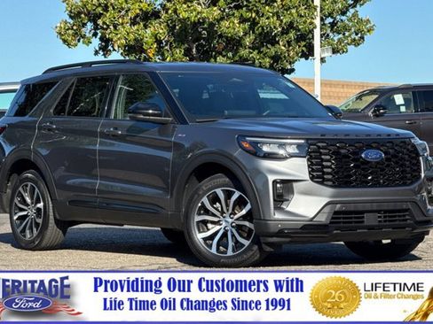 Used 2025 Ford Explorer ST-Line AWD/4WD image 1