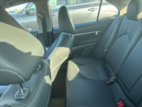 Used 2018 Toyota Camry SE image 10