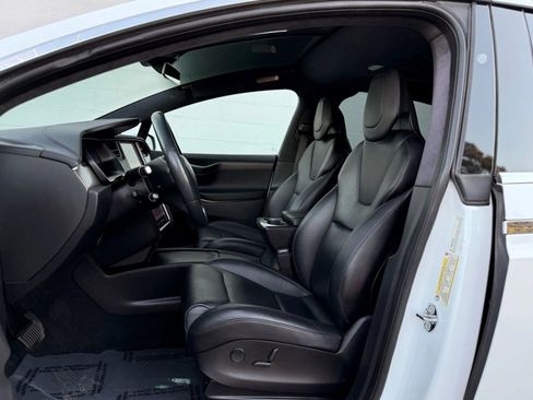 Used 2018 Tesla Model X 75D image 19