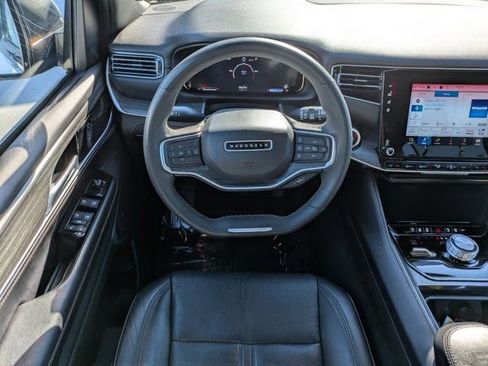 Used 2024 Jeep Wagoneer Series II image 14