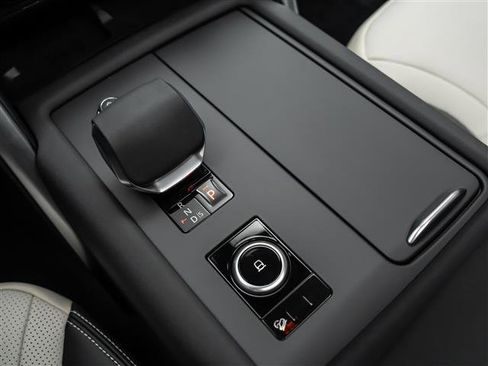 New 2026 Land Rover Discovery Limited Edition AWD/4WD image 27