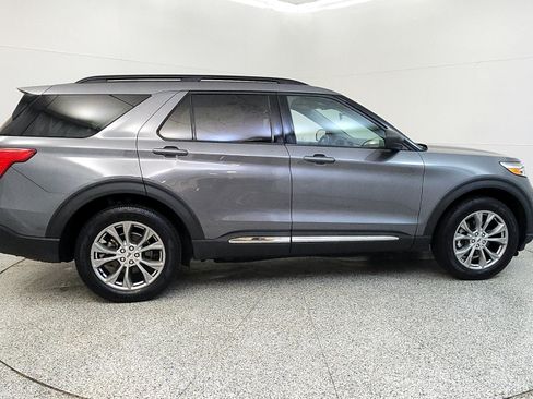Used 2022 Ford Explorer XLT w/ Equipment Group 202A AWD/4WD image 6