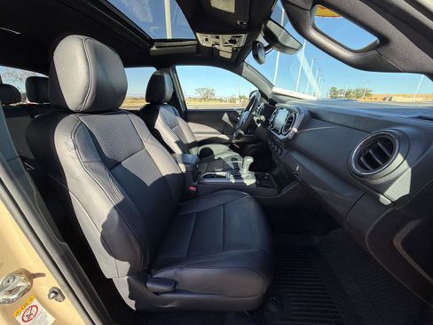 Used 2020 Toyota Tacoma TRD Off-Road image 30