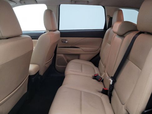 Used 2017 Mitsubishi Outlander SEL image 18