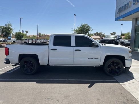 Used 2018 Chevrolet Silverado 1500 Custom w/ Custom Convenience Package RWD image 5