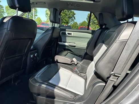 Used 2024 Ford Explorer XLT w/ Equipment Group 202A AWD/4WD image 15