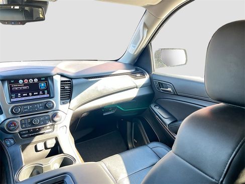 Used 2017 Chevrolet Suburban LT image 23