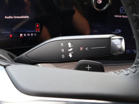 New 2025 Chevrolet Suburban Premier image 24