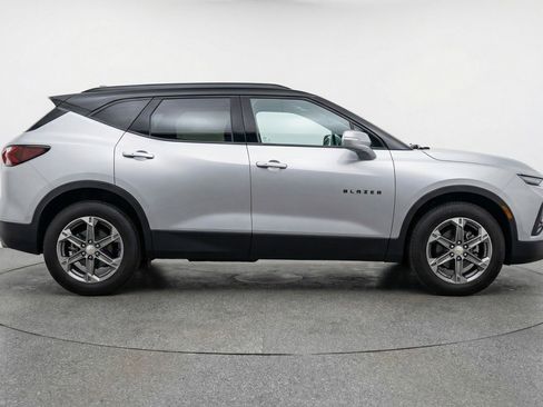 Used 2025 Chevrolet Blazer LT FWD image 11