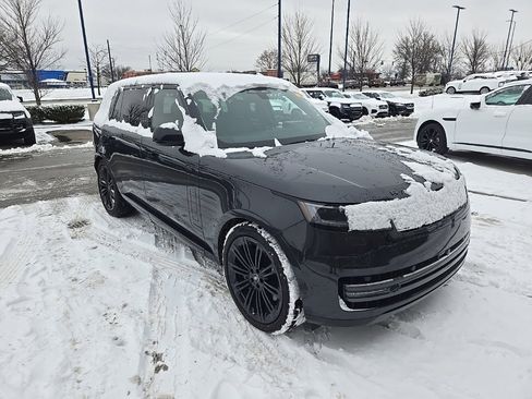 Used 2024 Land Rover Range Rover Long Wheelbase Autobiography image 3