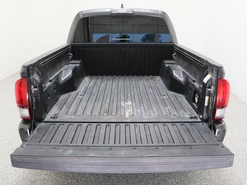 Used 2018 Toyota Tacoma TRD Sport w/ Technology Package RWD image 30