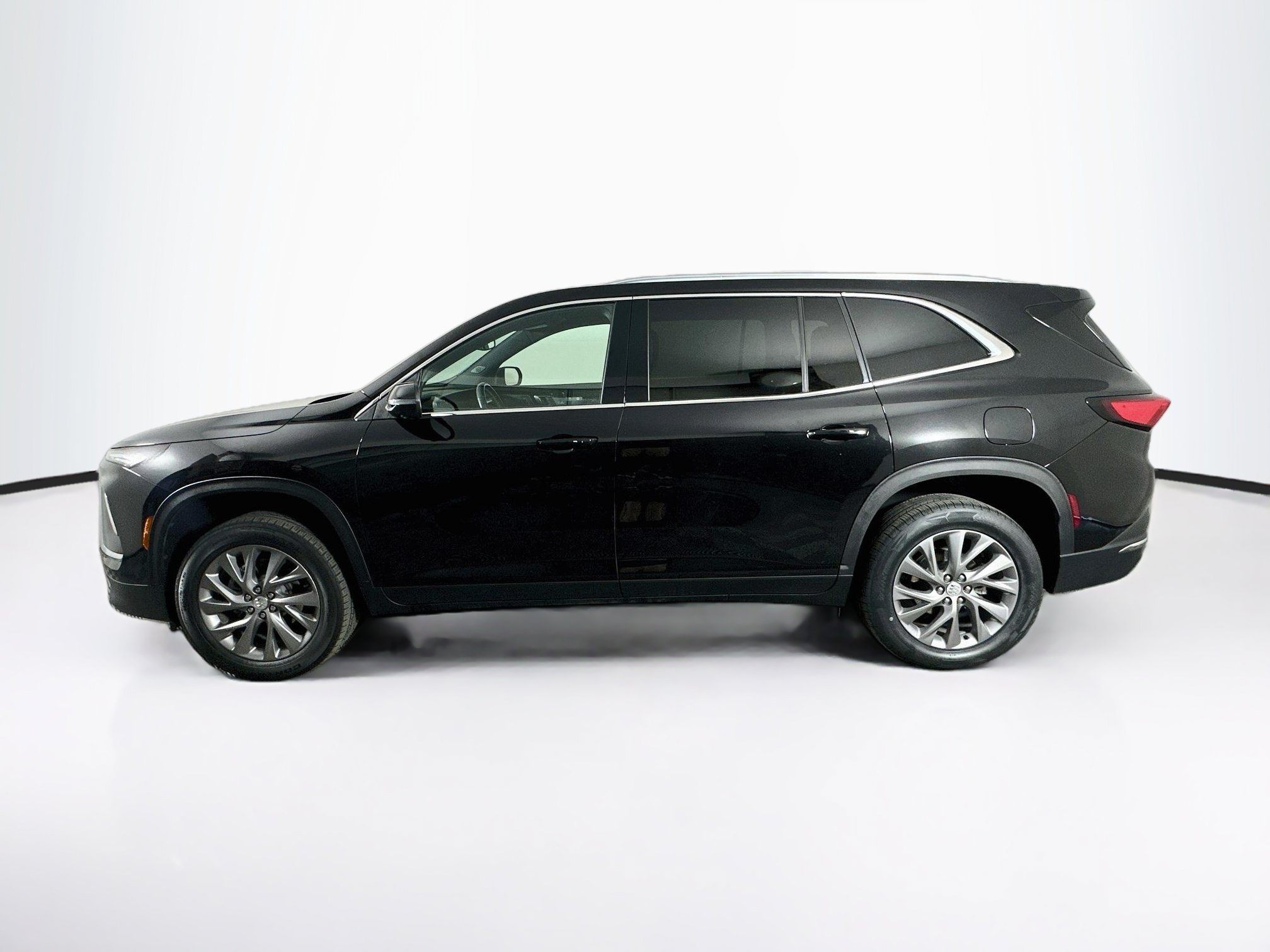 Used 2025 Buick Enclave Preferred FWD image 4