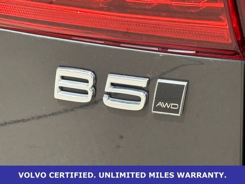 Certified 2025 Volvo XC60 B5 Plus AWD/4WD image 9