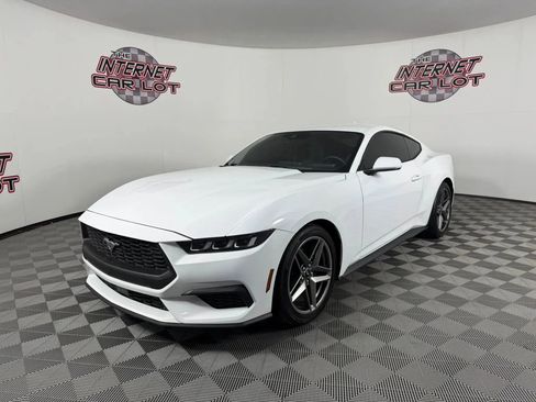 Used 2024 Ford Mustang Coupe RWD image 3