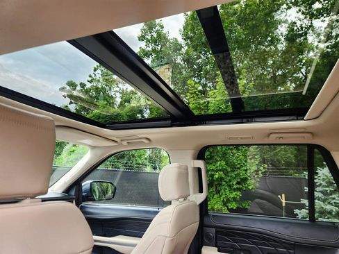 Used 2024 Ford Expedition Platinum image 33