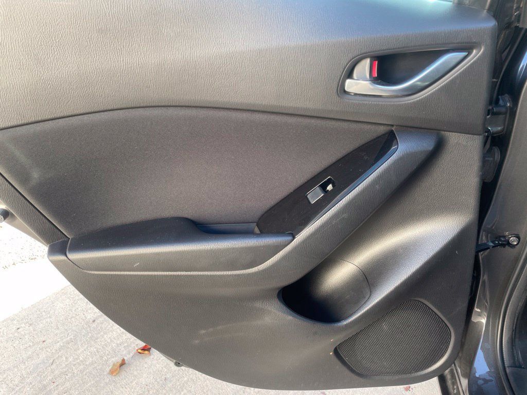 Used 2017 MAZDA MAZDA3 Sport w/ Preferred Equipment Package FWD image 19