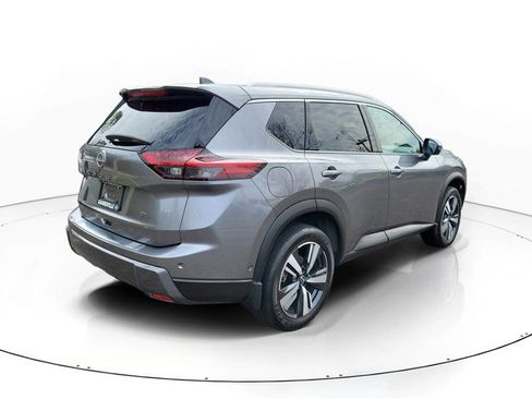 Used 2025 Nissan Rogue SL image 4