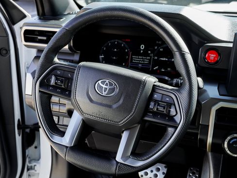 Used 2025 Toyota Tacoma TRD Sport AWD/4WD image 31