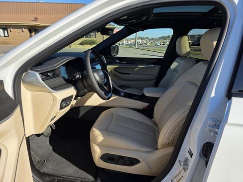 New 2026 Jeep Grand Cherokee Limited RWD image 22