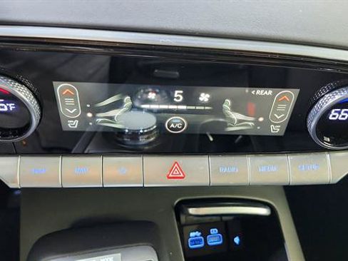 Used 2025 Genesis GV70 2.5T AWD/4WD image 18