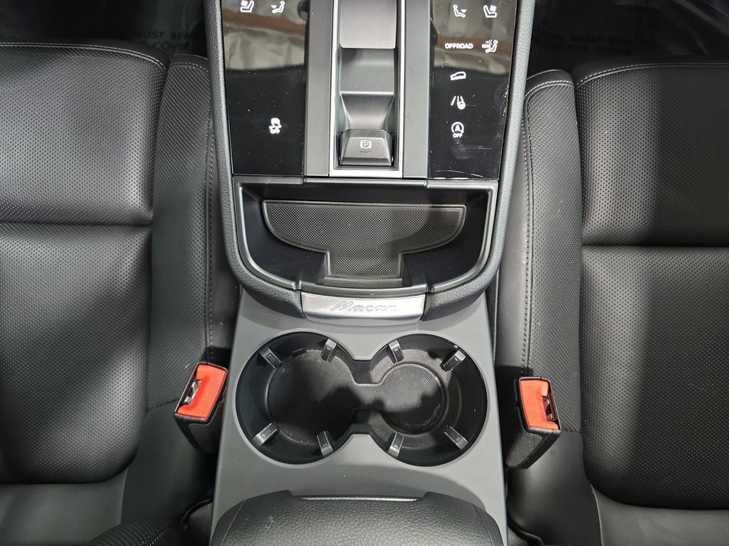 Certified 2026 Porsche Macan AWD/4WD image 20