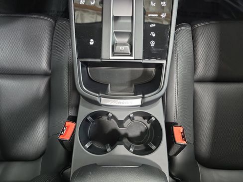 Certified 2026 Porsche Macan AWD/4WD image 20