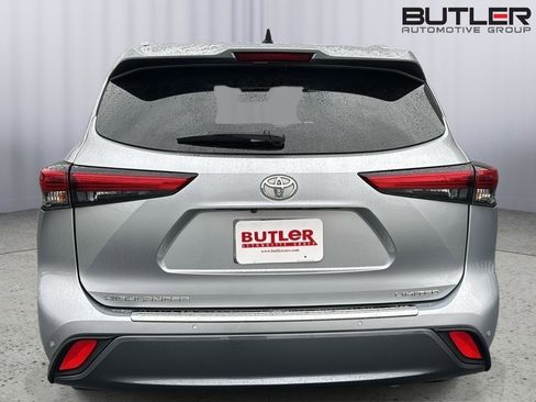 Used 2021 Toyota Highlander Limited image 4