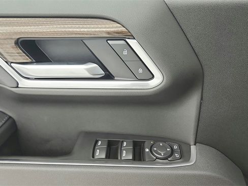 Certified 2025 Chevrolet Silverado 1500 LT image 24