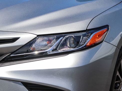 Used 2020 Toyota Camry SE FWD image 8