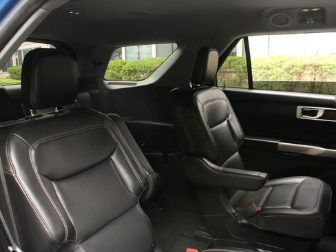 Used 2021 Ford Explorer XLT w/ Equipment Group 202A AWD/4WD image 23