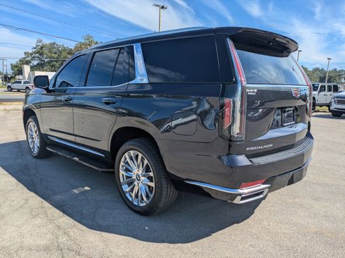 Used 2024 Cadillac Escalade Premium Luxury image 7