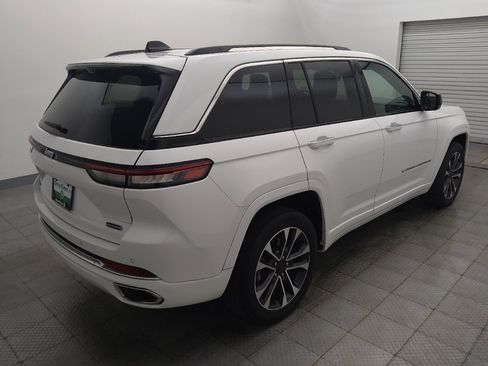 Used 2022 Jeep Grand Cherokee Overland w/ Luxury Tech Group IV AWD/4WD image 9
